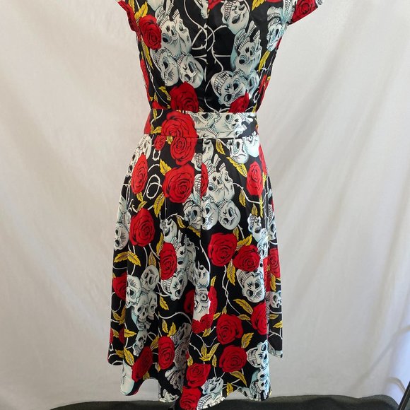 Dress Tells White Skulls Red Roses Satin Fit & Flare Rockabilly Dress NWOT Small - Picture 10 of 15
